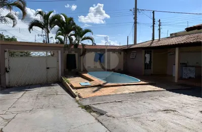 Casa à venda com 3 quartos, sendo 1 suíte,  no centro, ibaté - sp