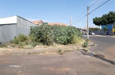 Terreno à venda na Avenida Arnoldo Almeida Pires, Cidade Aracy, São Carlos