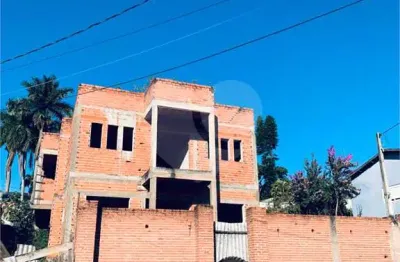 Sobrado à venda com 6 quartos, sendo 6 suítes,  em parque santa mônica, são carlos - sp