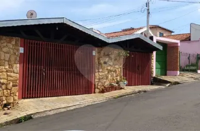 Casa à venda com 3 quartos, sendo 1 suíte,  em jardim são joão batista, são carlos - sp