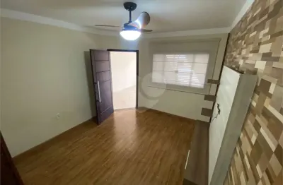 Casa térrea à venda com 2 quartos, sendo 1 suíte,  em jardim veneza, são carlos - sp