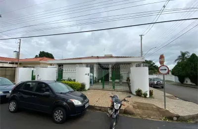 Casa térrea à venda com 3 quartos, sendo 3 suítes,  no centro, são carlos - sp