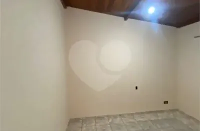 Casa térrea à venda com 3 quartos, sendo 2 suítes,  em jardim munique, são carlos - sp