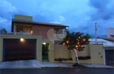 Sobrado à venda com 4 quartos, sendo 2 suítes,  em parque santa mônica, são carlos - sp
