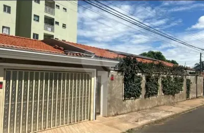 Casa à venda com 3 quartos, sendo 1 suíte,  em vila costa do sol, são carlos - sp