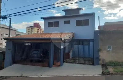 Casa à venda com 3 quartos, sendo 1 suíte,  no centro, são carlos - sp