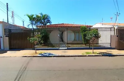Casa à venda com 3 quartos, sendo 1 suíte,  no centro, são carlos - sp
