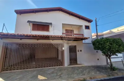 Sobrado à venda com 4 quartos, sendo 1 suíte,  em parque dos timburis, são carlos - sp