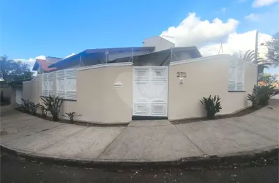 Casa à venda com 3 quartos, sendo 1 suíte,  em jardim acapulco, são carlos - sp