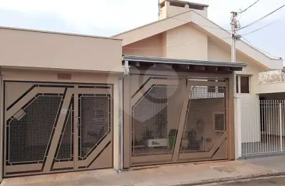 Casa à venda com 3 quartos, sendo 1 suíte,  no centro, são carlos - sp