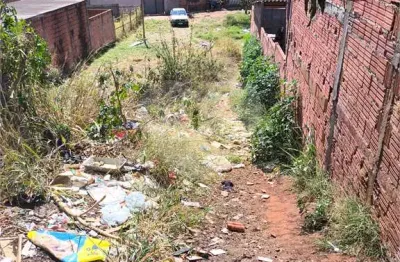Terreno à venda na Rua José Lotumulo, Cidade Aracy, São Carlos
