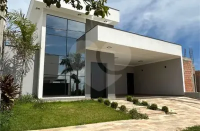 Casa  à venda com 3 quartos, sendo 1 suíte,  no condomínio terra dos buritis, ibaté - sp