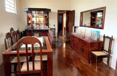 Casa à venda com 4 quartos, sendo 2 suítes,  em Jardim Nova São Carlos, São Carlos, SP