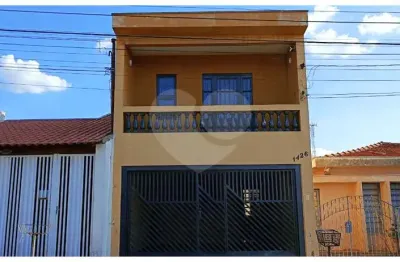 Sobrado à venda com 3 quartos, sendo 1 suíte,  em Vila Boa Vista 1, São Carlos, SP