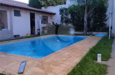 Casa à venda com 3 quartos, sendo 1 suíte,  em Parque Santa Felícia Jardim, São Carlos, SP