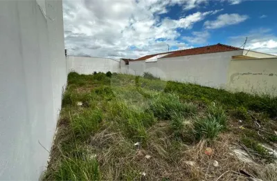 Terreno à venda na Rua Rafael de Senzi, Jardim São João Batista, São Carlos