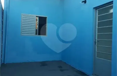 Casa à venda com 2 quartos em Parque Novo Mundo, São Carlos - SP