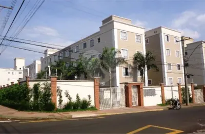 Apartamento à venda com 3 quartos, sendo 1 suíte,  no condomínio Carlos Magno, São Carlos - SP