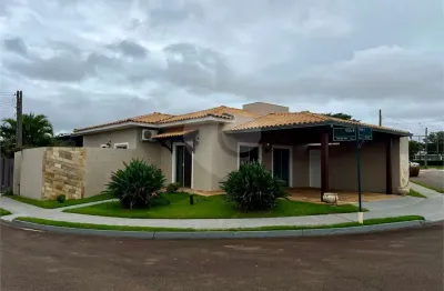 Casa à venda com 3 quartos, sendo 1 suíte,  no condomínio Residencial Eldorado, São Carlos - SP