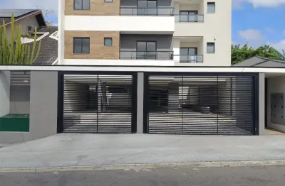 Cobertura duplex com três suítes, vagas para dois veículos em pinhais