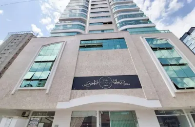 Apartamento à venda na Rua 290, 223, Meia Praia, Itapema