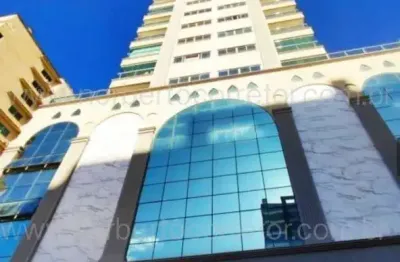 Apartamento à venda na Rua 207, 443, Meia Praia, Itapema