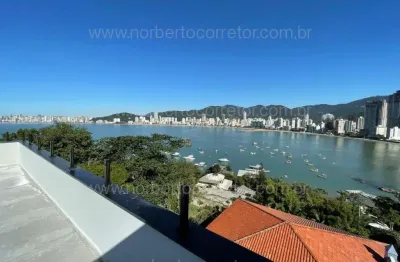 Casa à venda na Rua 109 L, 737, Canto da Praia, Itapema