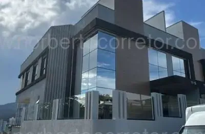 Casa à venda na Rua 109 L, 737, Canto da Praia, Itapema