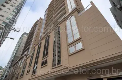 Apartamento à venda na Rua 216, 155, Meia Praia, Itapema