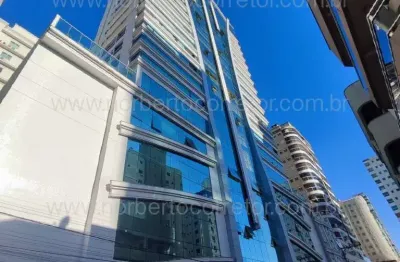 Apartamento à venda na Rua 232/234, 245, Meia Praia, Itapema