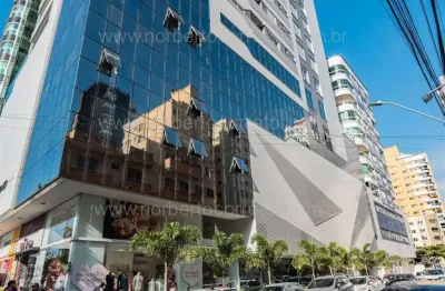 Apartamento à venda na Rua 240, 21, Meia Praia, Itapema