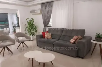 Apartamento à venda na Rua 236, 230, Meia Praia, Itapema