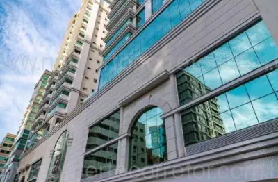 Apartamento à venda na Rua 238, 165, Meia Praia, Itapema