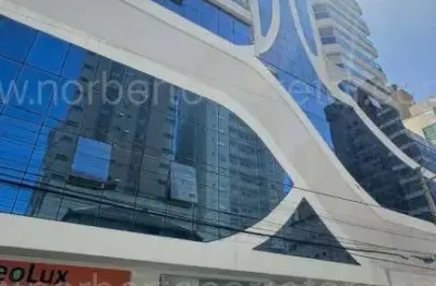 Apartamento à venda na Rua 220, 348, Meia Praia, Itapema