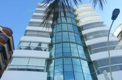 Apartamento à venda na Rua 213, 30, Meia Praia, Itapema