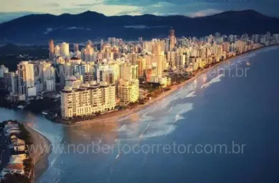 Apartamento à venda na Rua 321, 20, Meia Praia, Itapema