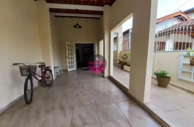 Venda de casa aconchegante à apenas passos do mar bairro itaguá, ubatuba/sp!