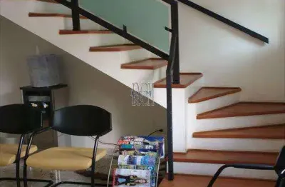 Casa à venda na Rua Delphin Moreira, 06, Embaré, Santos