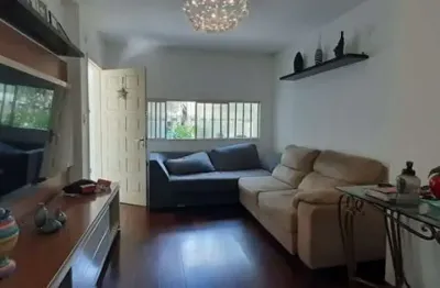 Casa térrea, com quintal, e varias vagas de garagem - fl22