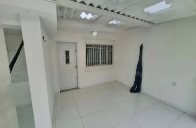 Casa com 2 quartos para alugar na Rua Daniel José Pereira, 3, Rio Pequeno, São Paulo