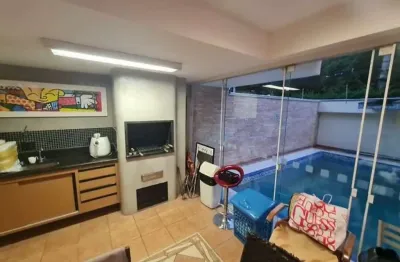 Casa térrea, 4 dorms, 2 suítes,  lareira, 3 salas, churrasqueira, piscina, quintal - fl22