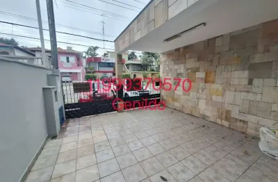 Sobrado 3 quartos 1 suite 2 vagas quintal aceita pet facil acesso ao metro fl55