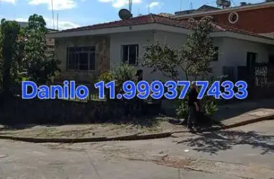 Casa reformada com 3 dormitórios e três vagas. fl51