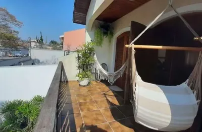 Sobrado com 4 dormitórios, sendo 2 suítes, sala de estar, sala de jantar, sala de tv,  - fl22