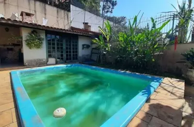 Sobrado com 3 dormitórios, sendo 1 suítes, sala de estar, sala de jantar, sala de tv,  - fl22