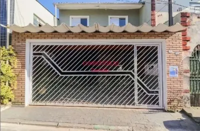 Sobrado mobiliado com 2 quartos 2 vagas sala cozinha facil acesso ao metro fl55