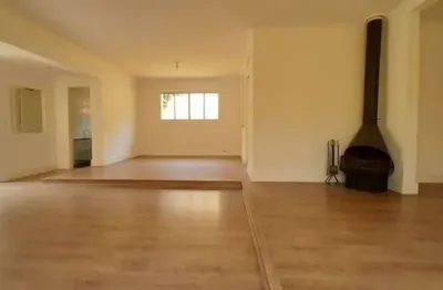 Linda casa térrea em condomínio, reformada, 3 suites, 5 wc, 6 vagas e churrasqueira - fl22