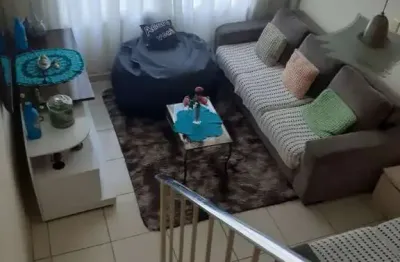 Vendo sobrado, com 3 dorms, sendo 1 suite, 2 vagas, quintal - fl22