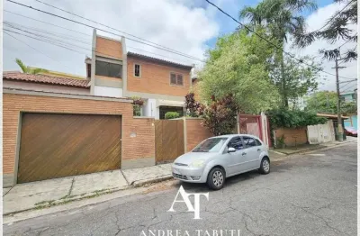 Sobrado isolado perto da usp - 3 dormitorios com 2 vagas e jardim