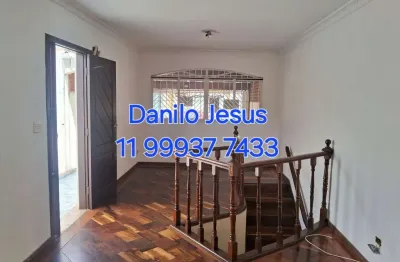 Casa com 3 dormitórios sendo uma suíte, 2 vagas e edicula. fl51